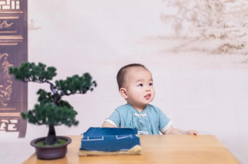 余江宝宝喊肚子疼怎么回事
